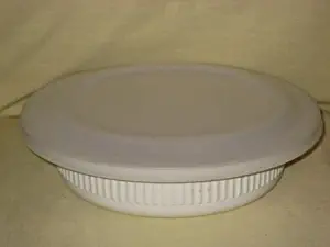 Vintage Anchor Hocking Microware Supreme Microwave & Oven (Up To 400 Degrees) Round 1 Quart / 7 1/2 Inch Casserole Baking Dish w/ Plastic Lid